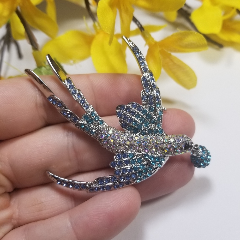 Pretty Swallow Bird Brooch